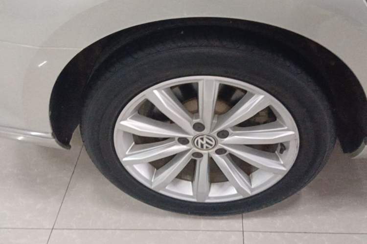 Used Volkswagen Magotan 2019 330TSI DSG Leading Edition China V Standard Right Rear Wheel Hub