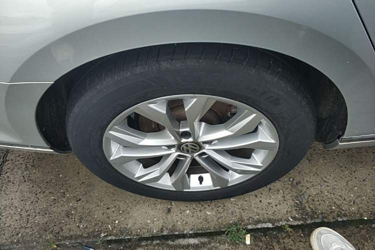 Used Volkswagen Magotan 2019 330TSI DSG Luxury Model China V Standard Right Rear Wheel Hub