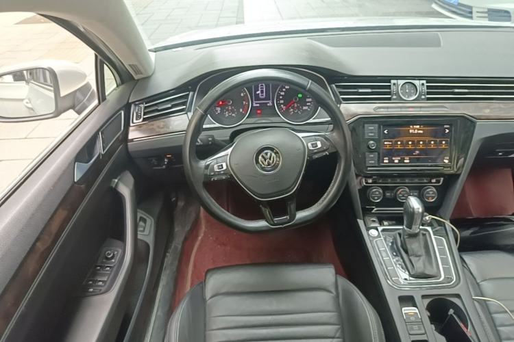 Used Volkswagen Magotan 2019 330TSI DSG Luxury Version China VI Standard Steering Wheel