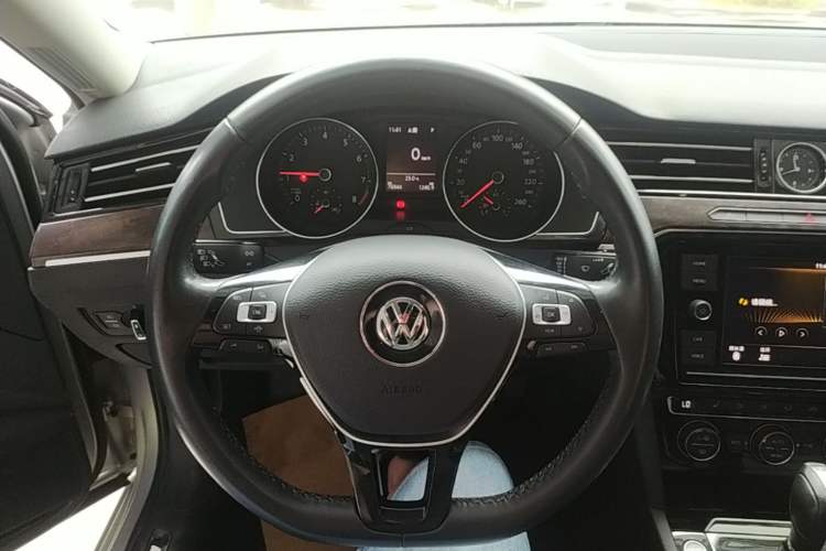 Used Volkswagen Magotan 2019 330TSI DSG Luxury Model China V Standard Steering Wheel