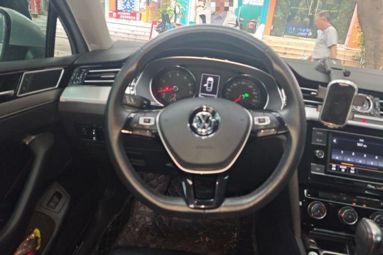 Used Volkswagen Magotan 2019 330TSI DSG Leading Model China VI Standard Steering Wheel