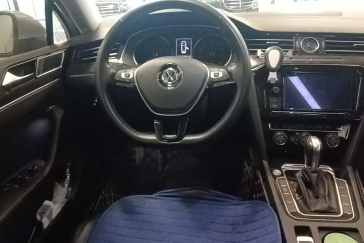 Used Volkswagen Magotan 2019 330TSI DSG Luxury Model China V Standard Steering Wheel