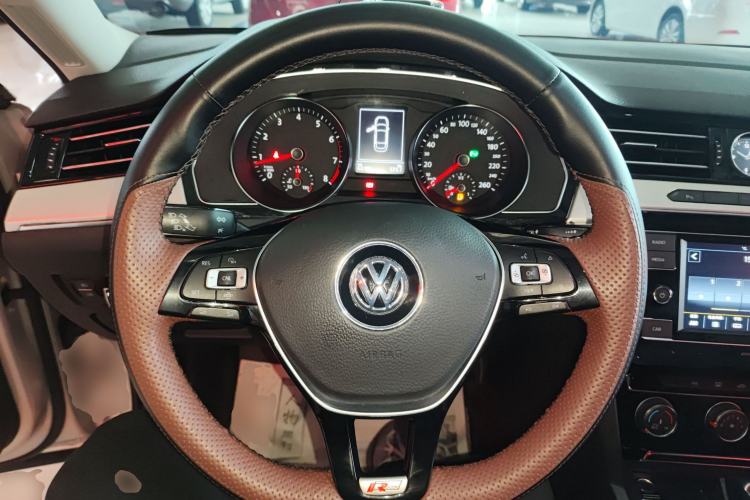 Used Volkswagen Magotan 2019 330TSI DSG Leading Edition China V Standard Steering Wheel