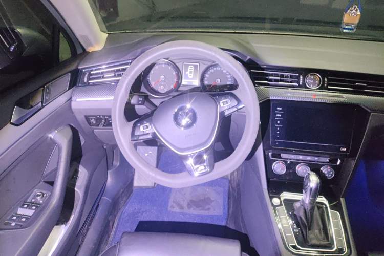 Used Volkswagen Magotan 2019 330TSI DSG Leading Edition China V Standard Steering Wheel