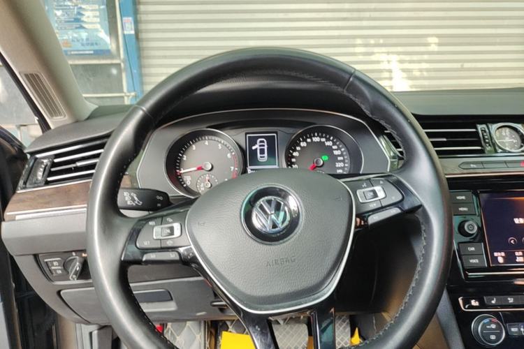 Used Volkswagen Magotan 2019 330TSI DSG Luxury Model China V Standard Steering Wheel