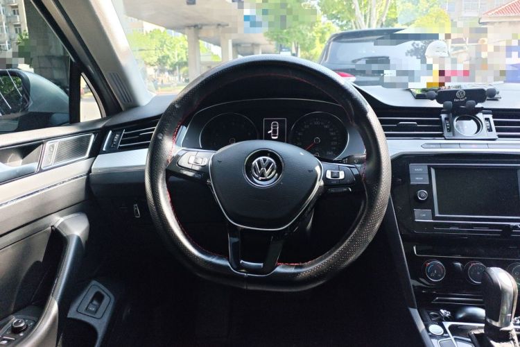 Used Volkswagen Magotan 2019 330TSI DSG Leading Edition China V Standard Steering Wheel