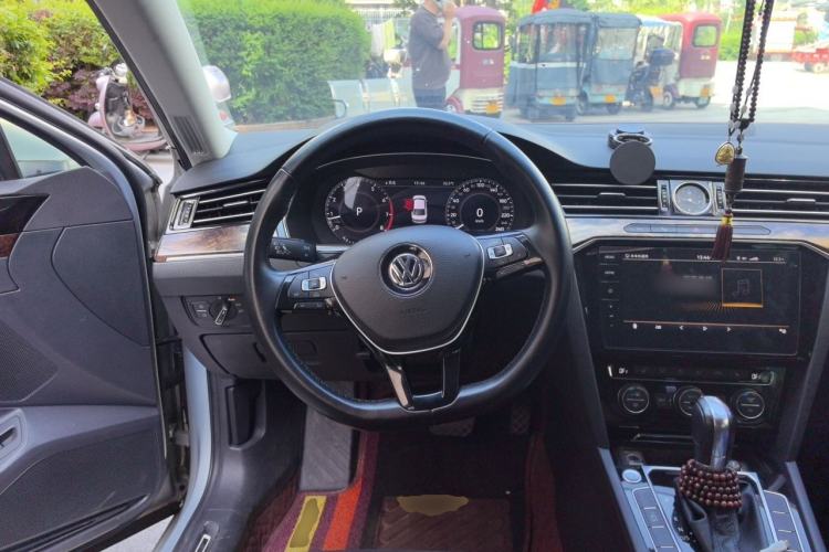 Used Volkswagen Magotan 2019 380TSI DSG Prestige Model China V Standard Steering Wheel