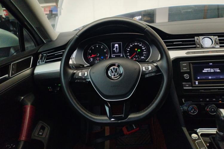 Used Volkswagen Magotan 2019 330TSI DSG Leading Edition China V Standard Steering Wheel