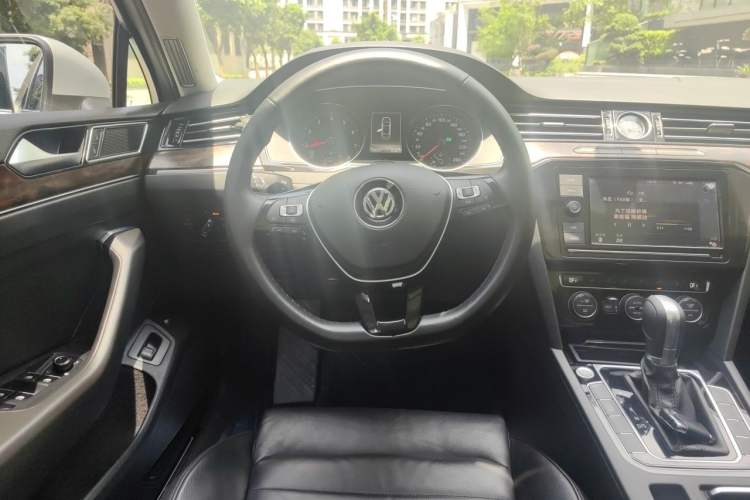 Used Volkswagen Magotan 2019 330TSI DSG Luxury Model China V Standard Steering Wheel