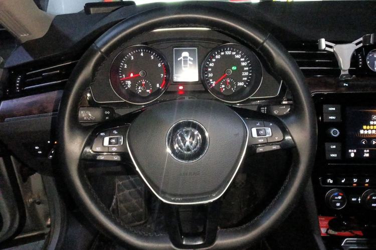 Used Volkswagen Magotan 2019 330TSI DSG Luxury Model China V Standard Steering Wheel