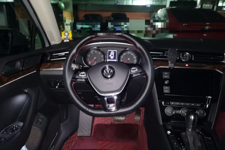 Used Volkswagen Magotan 2019 330TSI DSG Luxury Version China VI Standard Steering Wheel