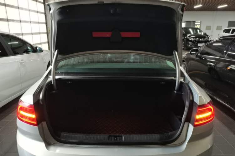 Used Volkswagen Magotan 2019 330TSI DSG Leading Model China VI Standard Trunk