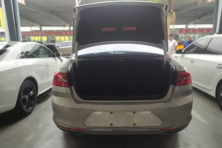 Used Volkswagen Magotan 2019 330TSI DSG Luxury Model China V Standard Trunk