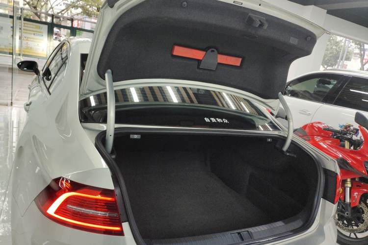 Used Volkswagen Magotan 2019 330TSI DSG Leading Model China VI Standard Trunk