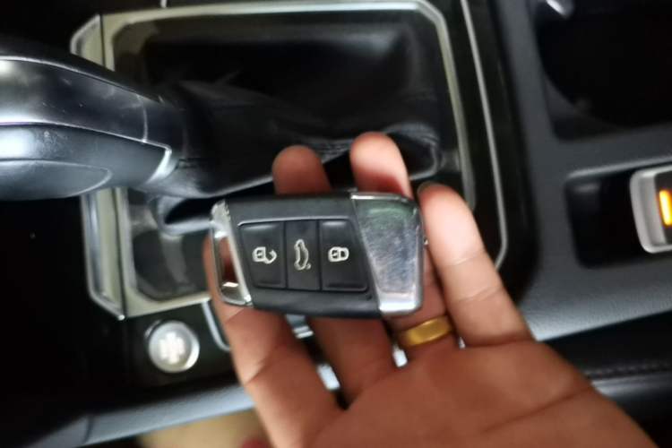 Used Volkswagen Magotan 2019 330TSI DSG Leading Model China VI Standard Vehicle Key