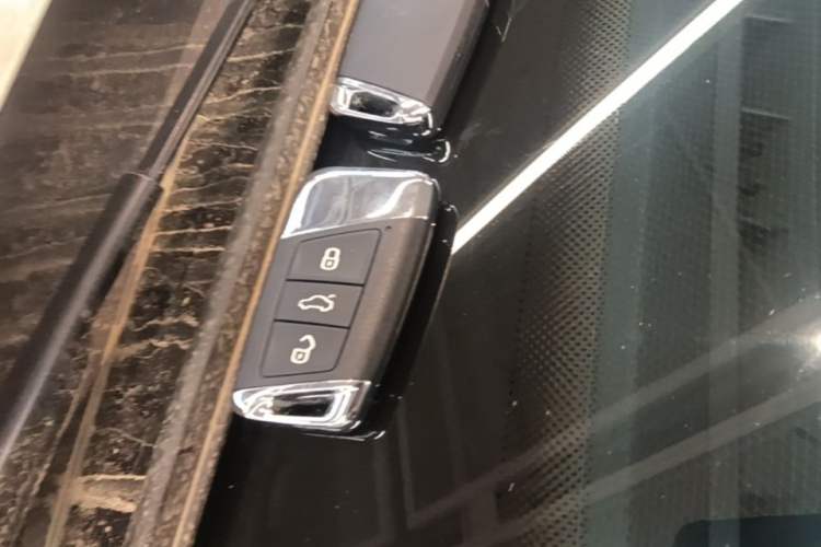 Used Volkswagen Magotan 2019 330TSI DSG Luxury Model China V Standard Vehicle Key