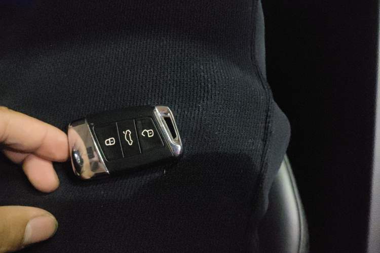 Used Volkswagen Magotan 2019 330TSI DSG Leading Edition China V Standard Vehicle Key