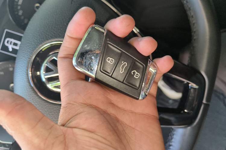Used Volkswagen Magotan 2019 330TSI DSG Luxury Model China V Standard Vehicle Key