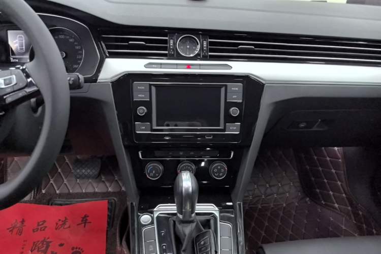 Used Volkswagen Magotan 2019 330TSI DSG Leading Edition China V Standard Audio And AC Panel