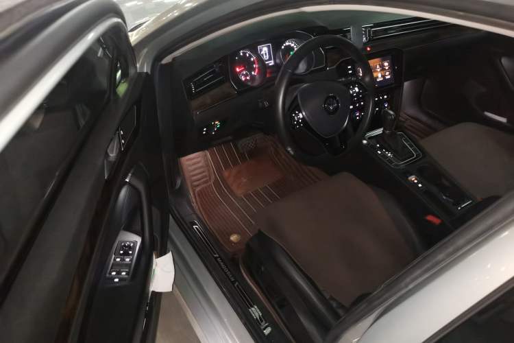 Used Volkswagen Magotan 2019 330TSI DSG Luxury Model China V Standard Driver Seat