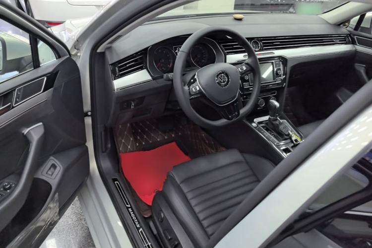 Used Volkswagen Magotan 2019 330TSI DSG Leading Edition China V Standard Driver Seat