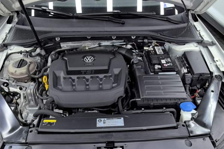 Used Volkswagen Magotan 2019 330TSI DSG Leading Edition China V Standard Engine Bay