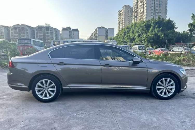 Used Volkswagen Magotan 2019 330TSI DSG Leading Edition China V Standard Exterior 3