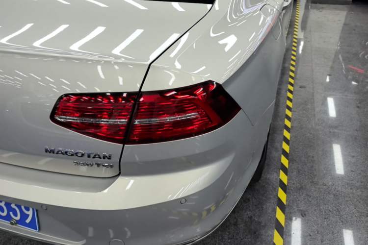 Used Volkswagen Magotan 2019 330TSI DSG Leading Edition China V Standard Exterior 3
