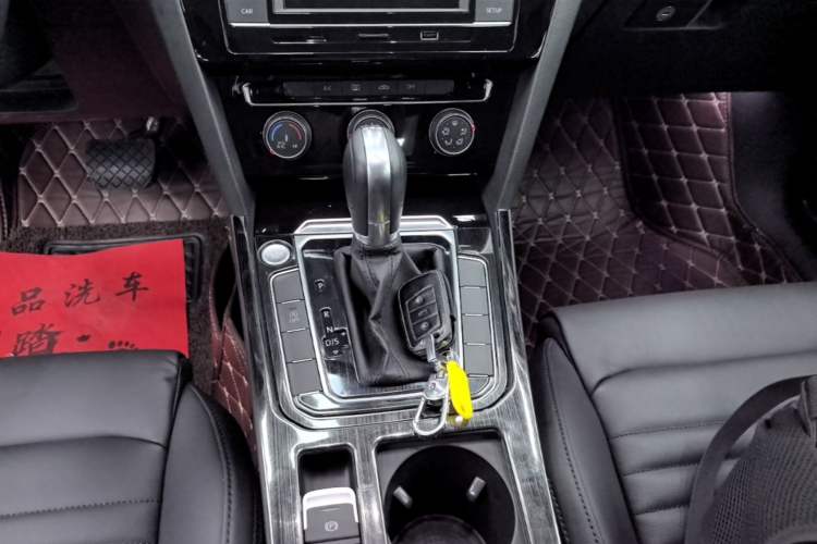 Used Volkswagen Magotan 2019 330TSI DSG Leading Edition China V Standard Gear Lever