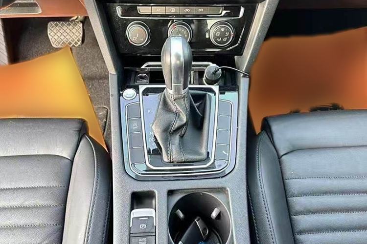 Used Volkswagen Magotan 2019 330TSI DSG Leading Edition China V Standard Interior 4