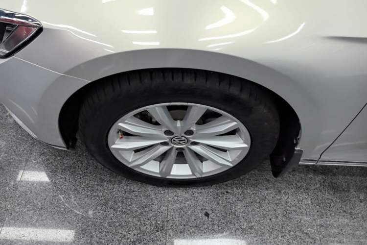 Used Volkswagen Magotan 2019 330TSI DSG Leading Edition China V Standard Left Front Wheel Hub