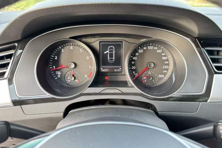 Used Volkswagen Magotan 2019 330TSI DSG Leading Edition China V Standard Odometer Close Up