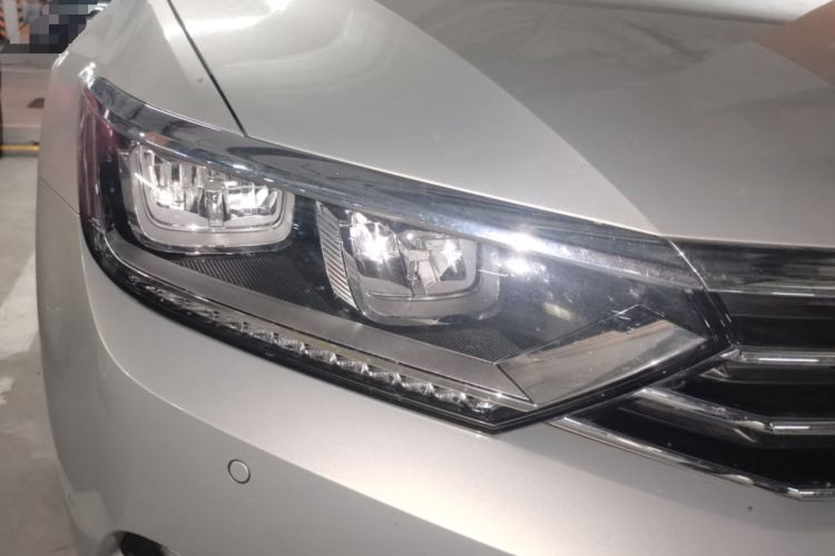 Used Volkswagen Magotan 2019 330TSI DSG Luxury Model China V Standard Right Front Headlight