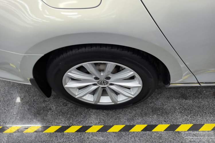 Used Volkswagen Magotan 2019 330TSI DSG Leading Edition China V Standard Right Rear Wheel Hub
