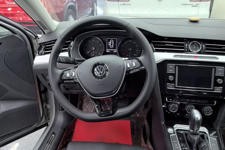 Used Volkswagen Magotan 2019 330TSI DSG Leading Edition China V Standard Steering Wheel