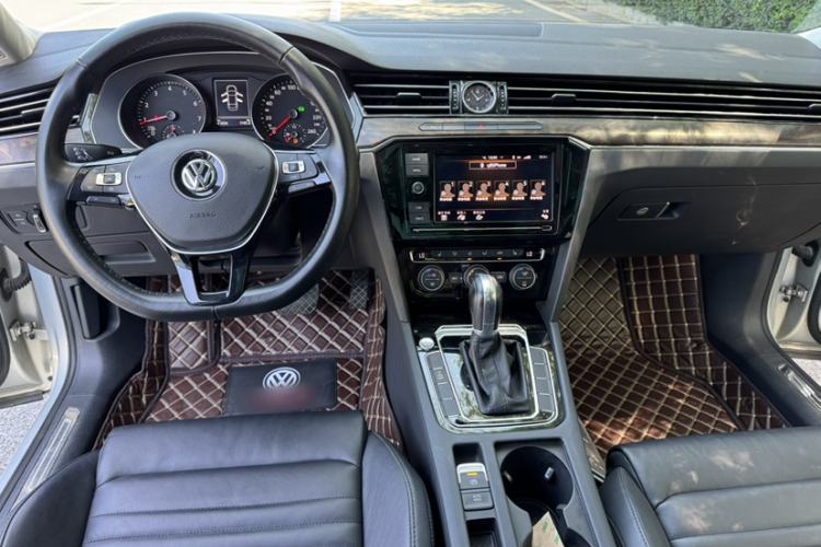 Used Volkswagen Magotan 2019 330TSI DSG Luxury Model China V Standard Audio And AC Panel