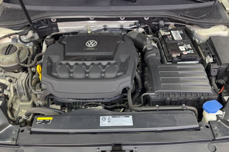 Used Volkswagen Magotan 2019 330TSI DSG Luxury Model China V Standard Engine Bay