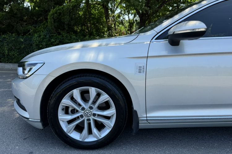 Used Volkswagen Magotan 2019 330TSI DSG Luxury Model China V Standard Exterior 3