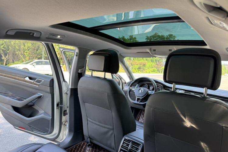 Used Volkswagen Magotan 2019 330TSI DSG Luxury Model China V Standard Headliner