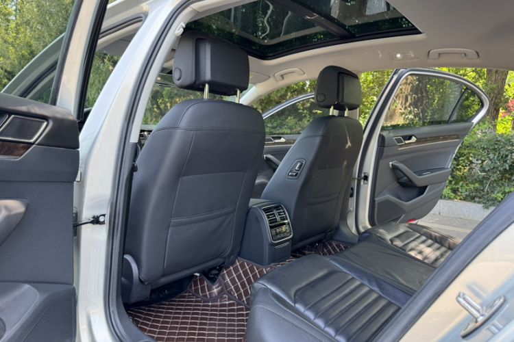 Used Volkswagen Magotan 2019 330TSI DSG Luxury Model China V Standard Interior 2