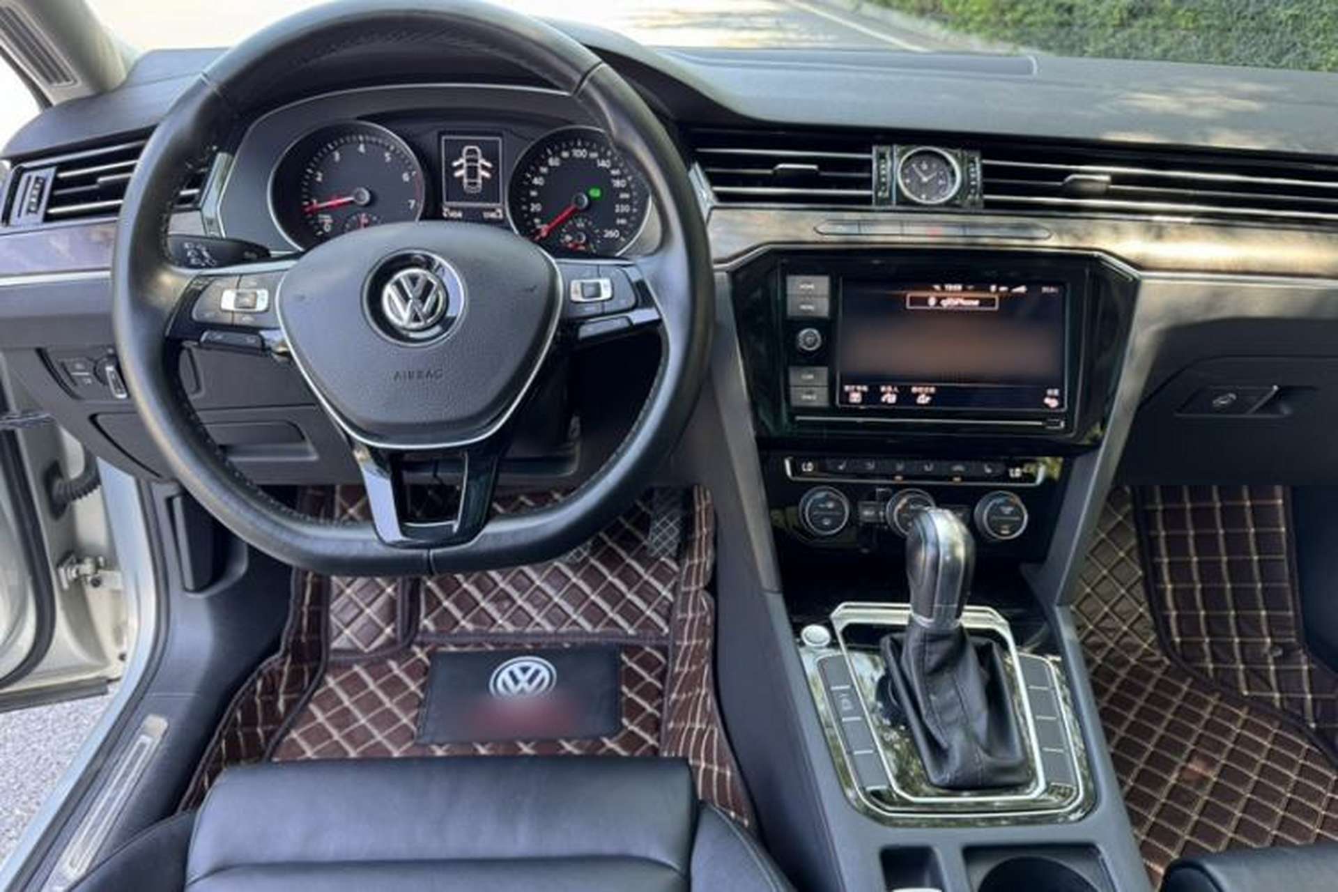 Used Volkswagen Magotan 2019 330TSI DSG Luxury Model China V Standard Interior 3