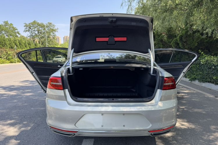 Used Volkswagen Magotan 2019 330TSI DSG Luxury Model China V Standard Trunk