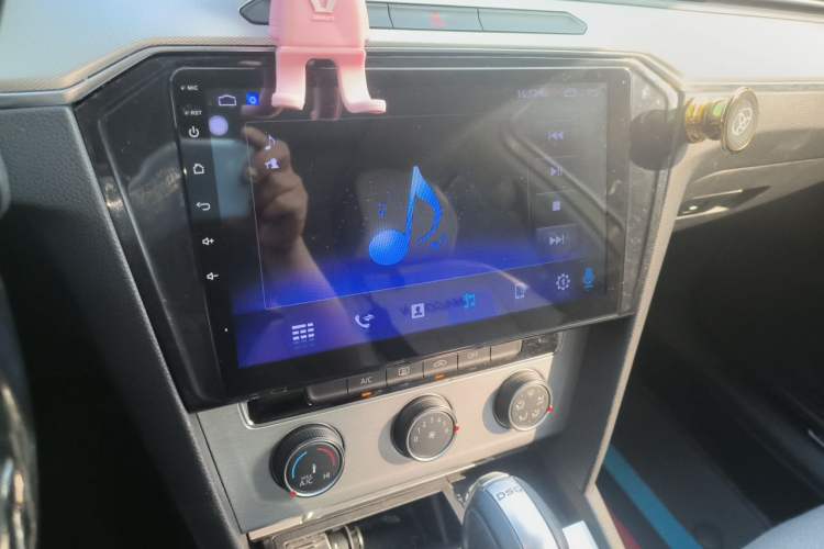Used Volkswagen Magotan 2019 280TSI DSG Comfort Model China VI Standard Audio And AC Panel