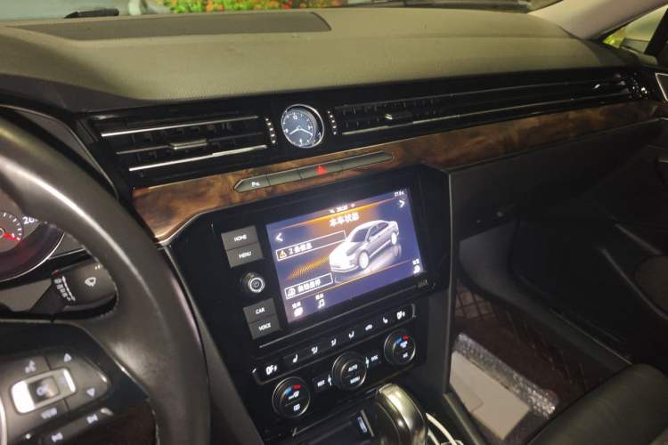Used Volkswagen Magotan 2019 330TSI DSG Luxury Version China VI Standard Audio And AC Panel