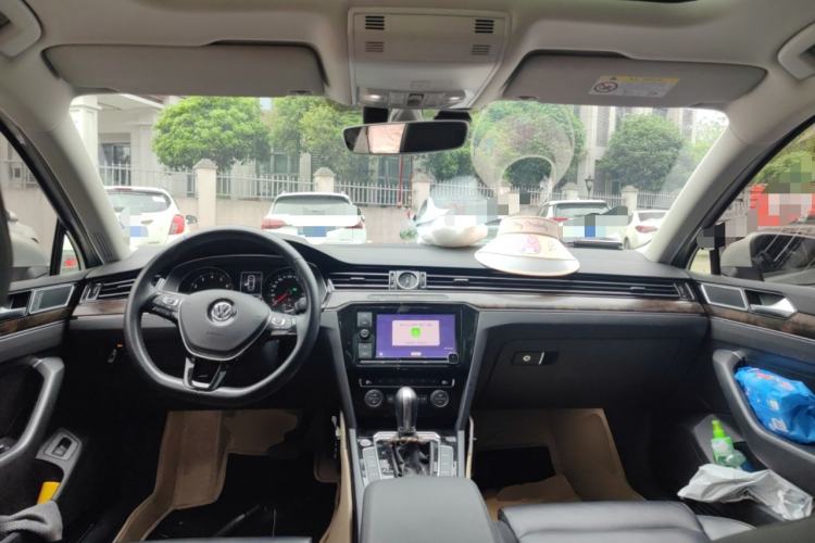 Used Volkswagen Magotan 2019 330TSI DSG Luxury Version China VI Standard Center Console