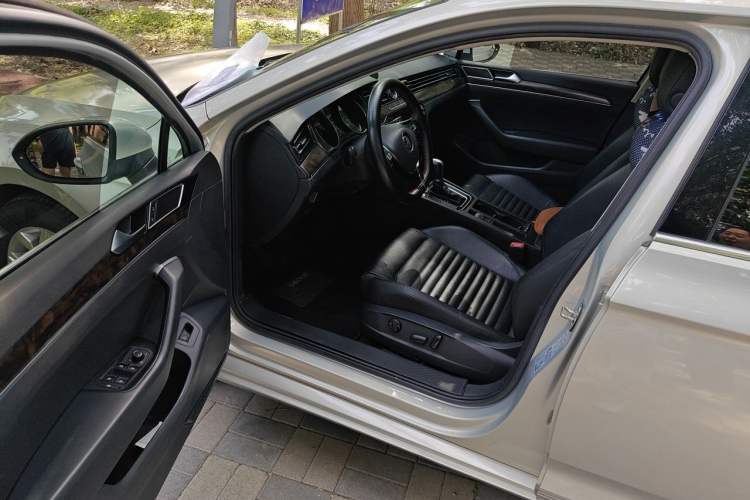 Used Volkswagen Magotan 2019 330TSI DSG Luxury Version China VI Standard Driver Seat