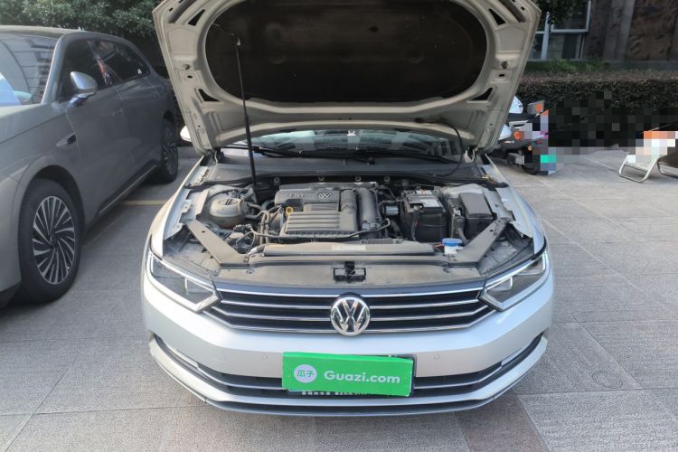 Used Volkswagen Magotan 2019 280TSI DSG Comfort Model China VI Standard Engine Bay