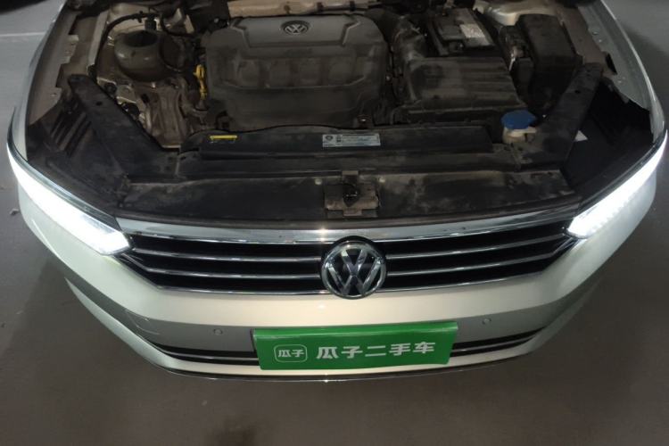 Used Volkswagen Magotan 2019 330TSI DSG Luxury Model China V Standard Engine Bay