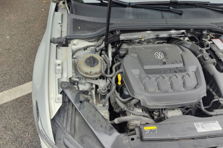 Used Volkswagen Magotan 2019 330TSI DSG Luxury Version China VI Standard Engine Bay Right