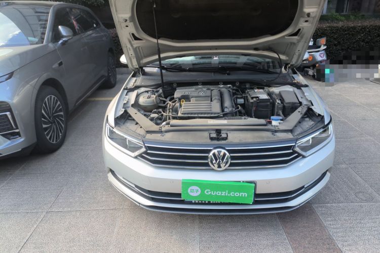 Used Volkswagen Magotan 2019 280TSI DSG Comfort Model China VI Standard Engine Bay Right